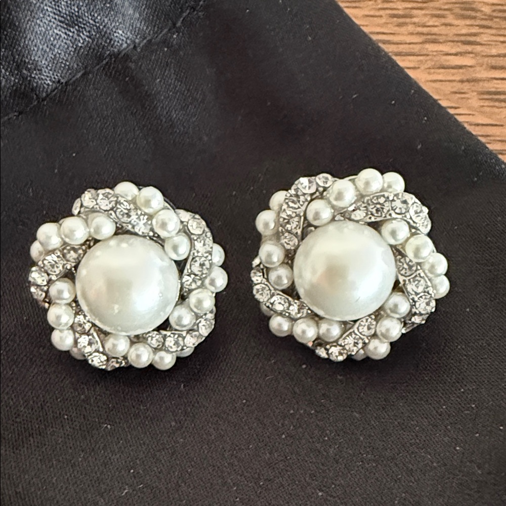 Elegant Pearl and Crystal Stud Earrings
